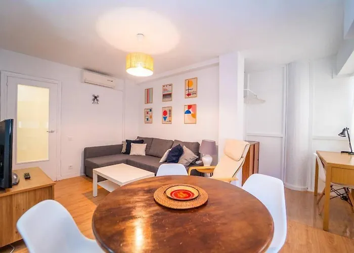 Authentic Flat Near The 公寓