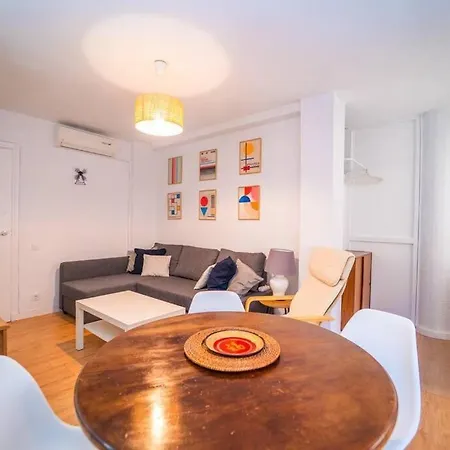 Authentic Flat Near The Apartment