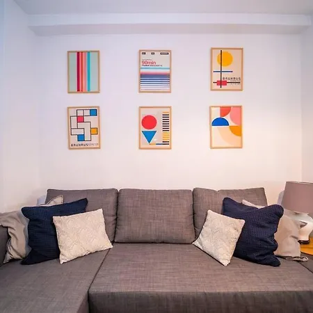 아파트 Authentic Flat Near The *