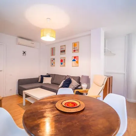 Authentic Flat Near The Apartment